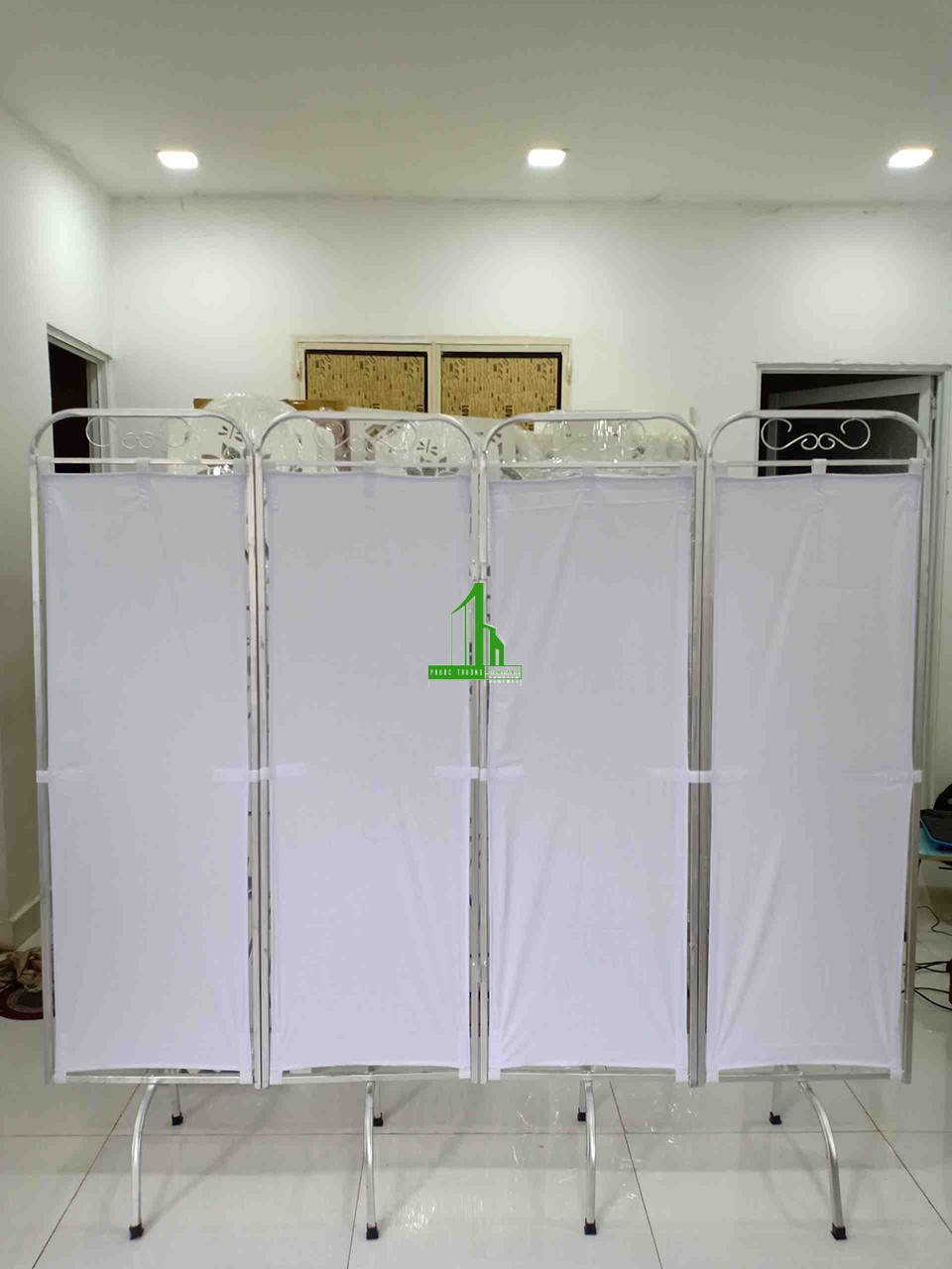 binh phong khung nhom y te mau trang