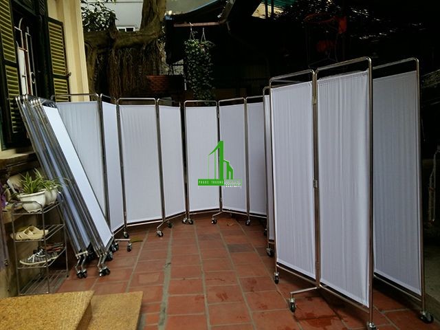 binh phong y te khung inox co banh xe